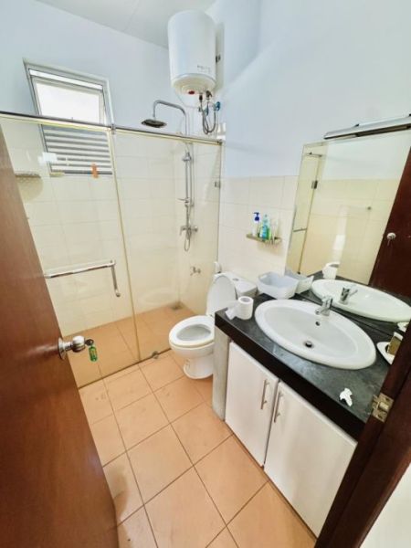 Bathroom - 4 Bedroom House for Sale at Malabe
