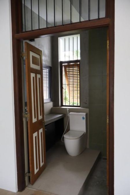 Bathroom - 5 Bedroom House for Rent at Boralesgamuwa / LKR 350,000 (EM001RH)
