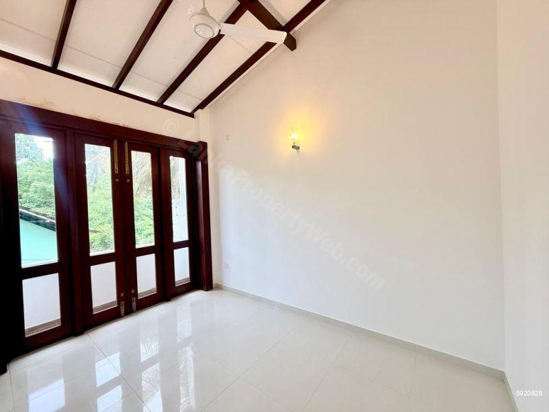 House for sale in Athurugiriya