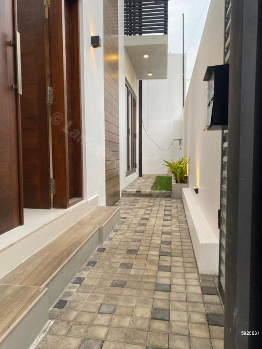 House for sale in Athurugiriya