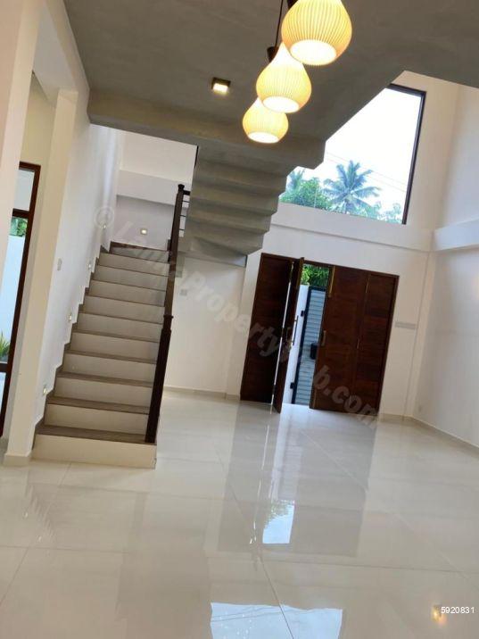 House for sale in Athurugiriya