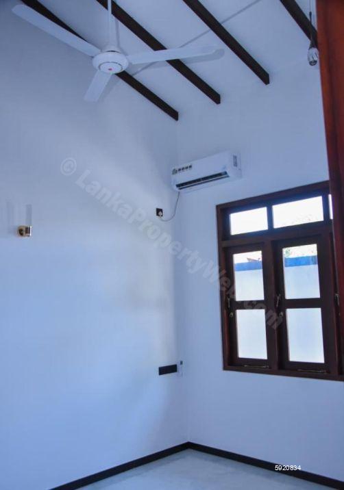 House for sale in Athurugiriya