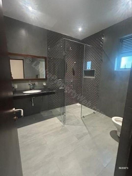 Bathroom - Apartment for rent in Colombo 3