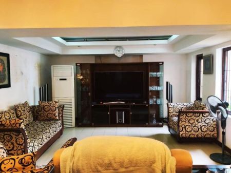 Living Room - Expansive 6BR House for Rent in Prime Colombo 5 – Ideal for Commercial or Residential Use! 