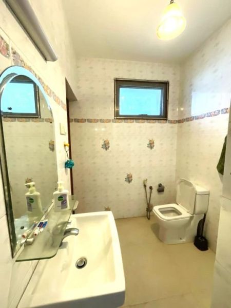 Bathroom - Luxury 3-Storey House for Rent in Evergreen Park – Colombo 05
