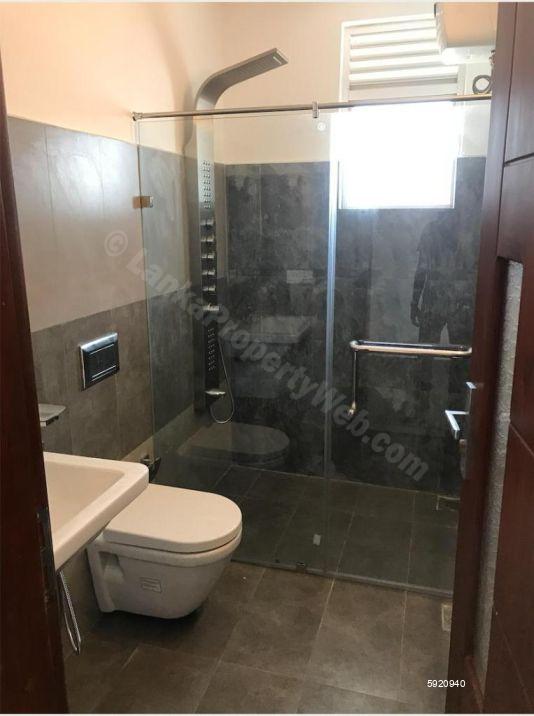 Bathroom - Apartment for sale in Colombo 5