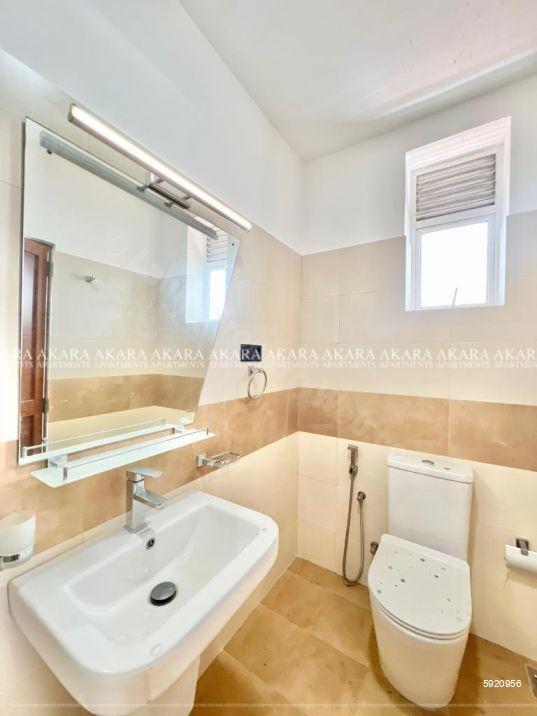 Bathroom - Apartment for sale in Colombo 5