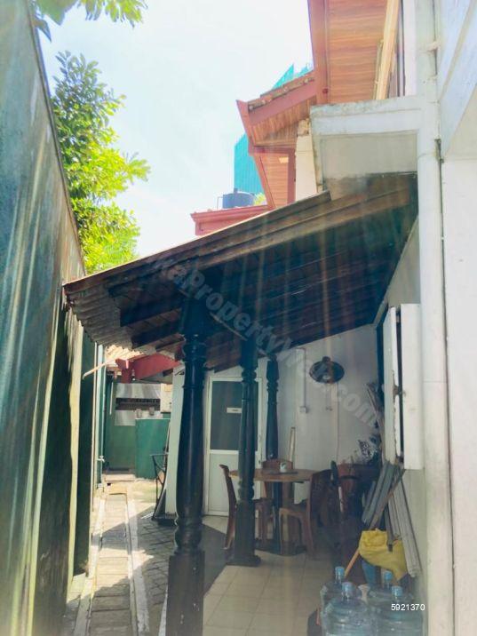 Exterior - House for sale in Colombo 5