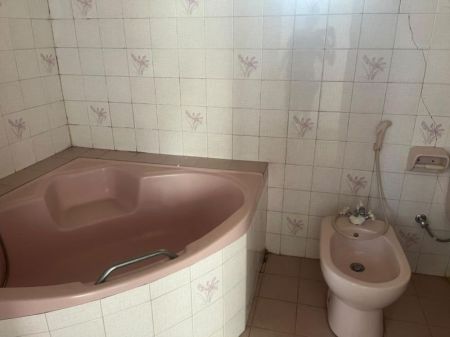 Bathroom - 4 Bedroom House for Rent - Colombo 5, Skelton Road | LKR 1.5 Million Per Month (EM855)