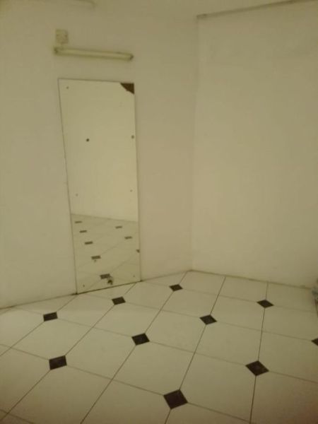 Bathroom - 4 Bedroom House for Rent - Colombo 5, Off Thimbirigasyaya Road | LKR 350,000 Per Month (EM862)