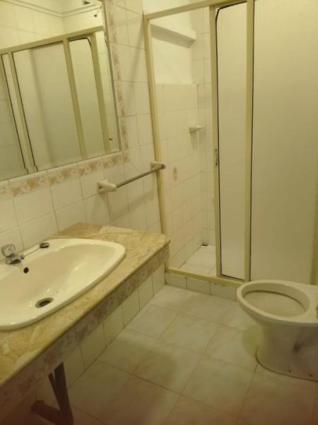 Bathroom - 4 Bedroom House for Rent - Colombo 5, Off Thimbirigasyaya Road | LKR 350,000 Per Month (EM862)