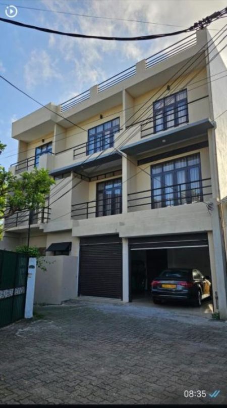 Exterior - 6 Bedroom Brand New Three Storied House for Rent - Nedimala | LKR 300,000 Per Month (EM868)