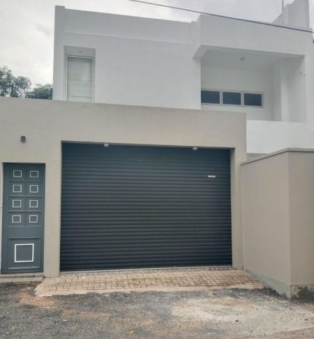 Exterior - Modern 2-Story House for Rent in Colombo 06 | Monthly Rent LKR 425,000 (Negotiable) | HS4745