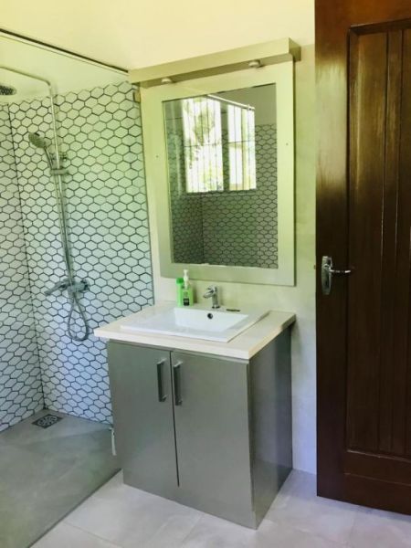 Bathroom - 5 Acre Coconut Estate with Luxury Modern Villa for Sale – Lunuwila | LKR 150 Million (EM165RK)