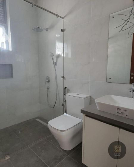 Bathroom - Spacious Apartment for sale in Nawala 