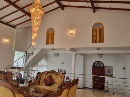 Living Room - Furnished 7BR House for Sale in Talahena | LKR 70 Million(HS4749)