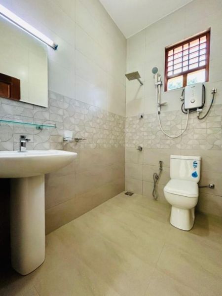 Bathroom - ￭ Nugegoda ￭ 04BR House For Sale ￭ (NK11426)