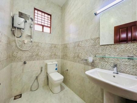 Bathroom - ￭ Nugegoda ￭ 04BR House For Sale ￭ (NK11426)