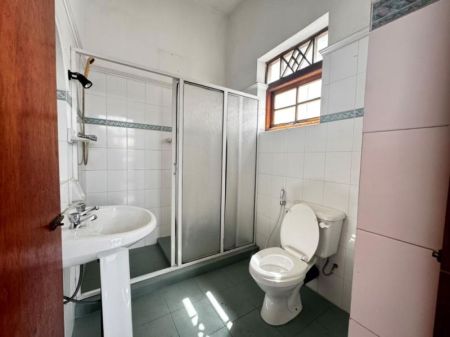 Bathroom - Independent 4-Bedroom House for Rent | Thimbirigasyaya Road