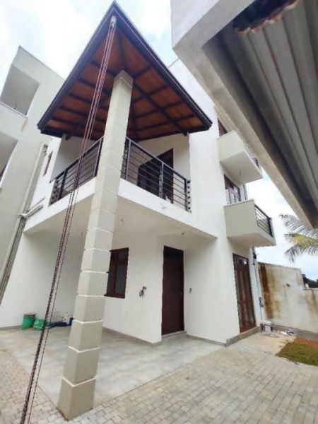 Exterior - 5 Bedroom Brand New Three Storied House for Sale - Piliyandala, Polgasowita | LKR 36 Million (EM877)