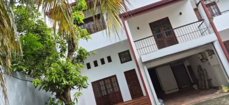 Exterior - Spacious Semi-Furnished House for Rent – Dehiwala 