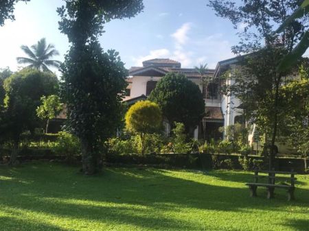 Exterior - Kiribathgoda - Makola 07 Bed Rooms Fully Furnished Large House on 87 Perches of Land for Sale 
