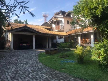 Exterior - Kiribathgoda - Makola 07 Bed Rooms Fully Furnished Large House on 87 Perches of Land for Sale 
