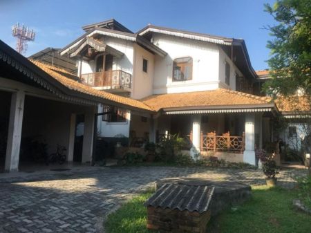 Exterior - Kiribathgoda - Makola 07 Bed Rooms Fully Furnished Large House on 87 Perches of Land for Sale 