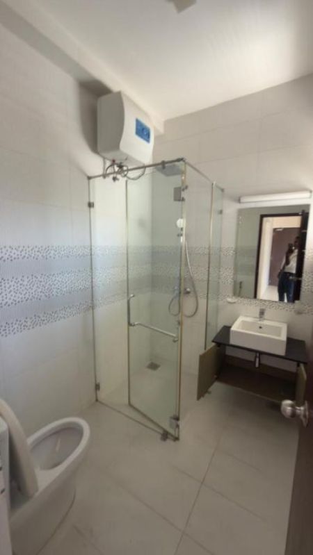 Bathroom - Luxury 3 Bedroom Apartment for rent in Rajagiriya 