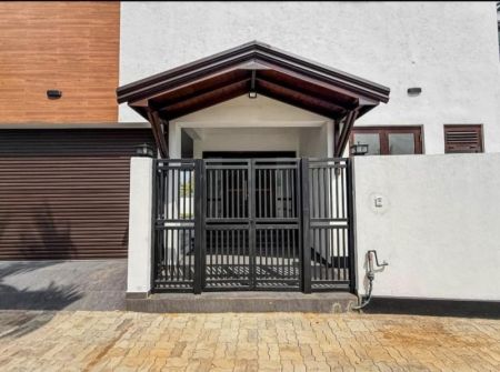Exterior - Mount Lavinia - Off Pirivena Road 03 Storied 05 Bed Room Large House on 11 Perches of Land for Sale 