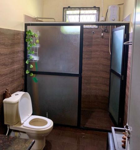 Bathroom - 5 Bedroom House for Sale in Authurigiya 