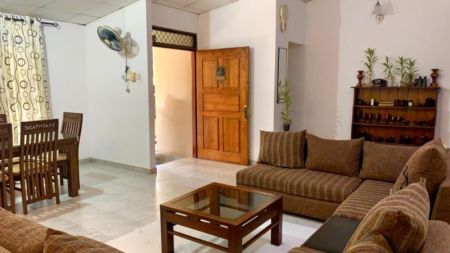 Living Room - 5 Bedroom House for Sale in Authurigiya 