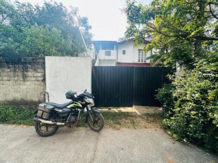 Exterior - (BH04) House for Sale in Ganemulla