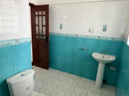 Bathroom - Gampaha Town House For Sale
