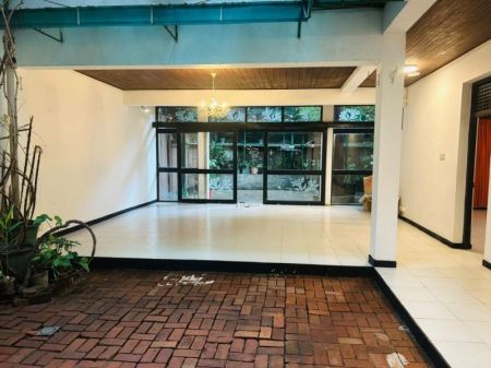 Exterior - Main Road Facing House for rent in Colombo 7 