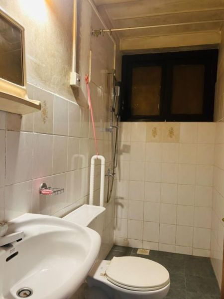 Bathroom - Main Road Facing House for rent in Colombo 7 