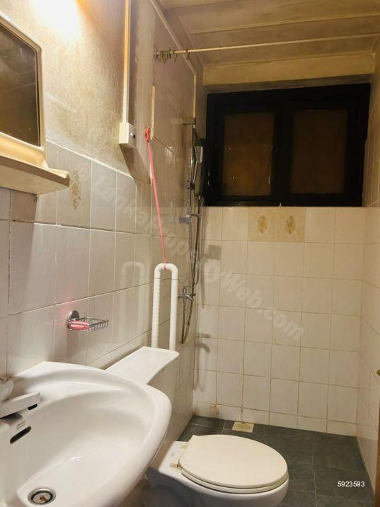 Bathroom - House for rent in Colombo 7