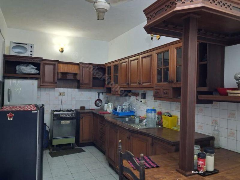 Kitchen - House for rent in Colombo 5