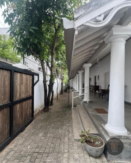 Exterior - House for rent in Colombo 7 