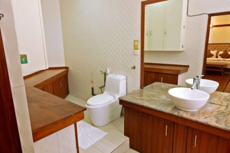 Bathroom - 5 Bedroom House for Rent in Colombo 7, R4853