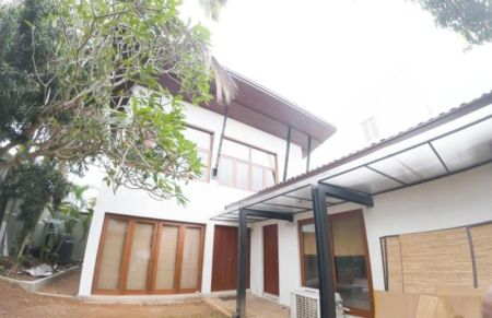 Exterior - House for rent in Battaramulla with Swimming pool 
