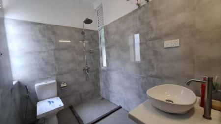Bathroom - Thalawathugoda Kalalgoda Road Modern Two-Storey 04 Bed Room House on 6 Perches for Sale 