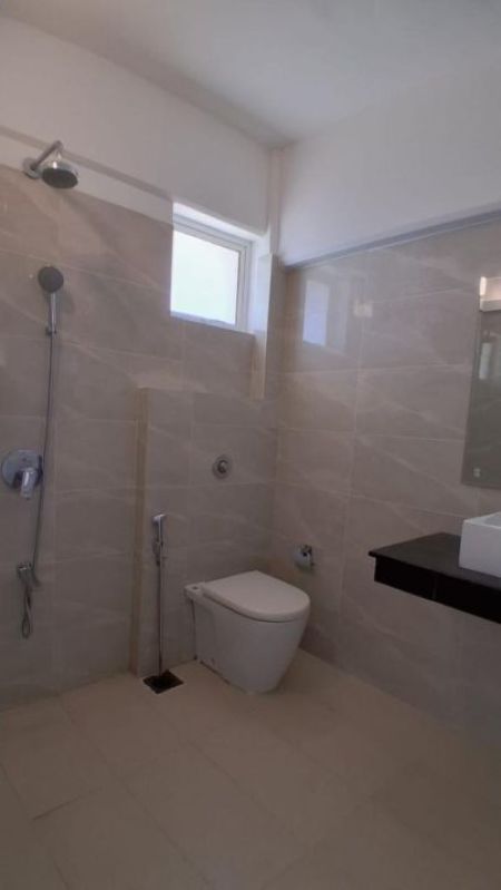 Bathroom - House for rent in Colombo 3 