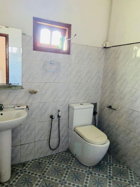 Bathroom - (HH237) Three Storey House for Sale in Kelaniya