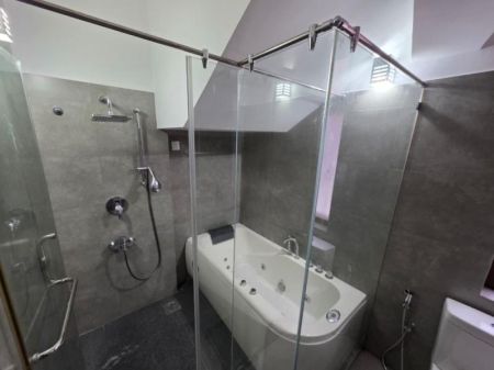 Bathroom - 7 Bedroom Luxury Two Storied House for Sale - Nawala, Koswatte | LKR 300 Million (EM885)