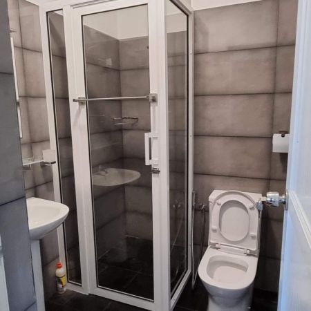 Bathroom - 3 Bedroom Apartment for Lease – Colombo 08 – LKR 175,000 per Month (EM018DV)