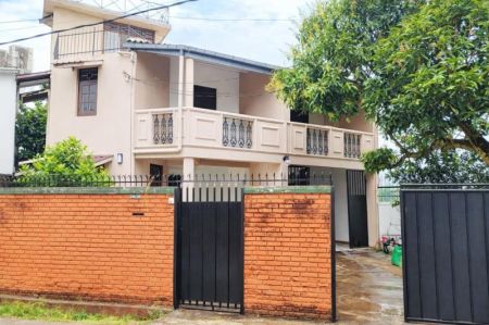 Exterior - 6 Bedroom House with Annex for Sale - Battaramulla, Pipe Road | LKR 75 Million (Negotiable) (EM890)