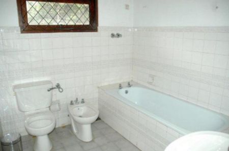 Bathroom - 4 Bedroom Fully Furnished Villa for Rent - Kotte, Beddagana | LKR 400,000 Per Month (Negotiable) (EM891)