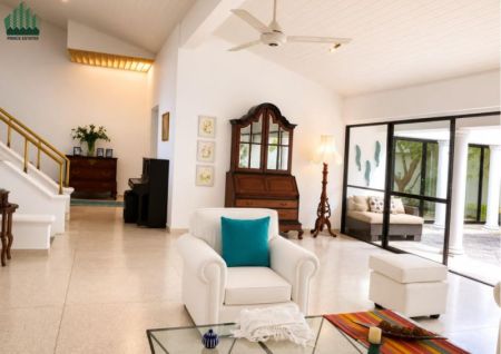 Living Room - Premium Rental in Colombo 05 – Don't Miss Out!
