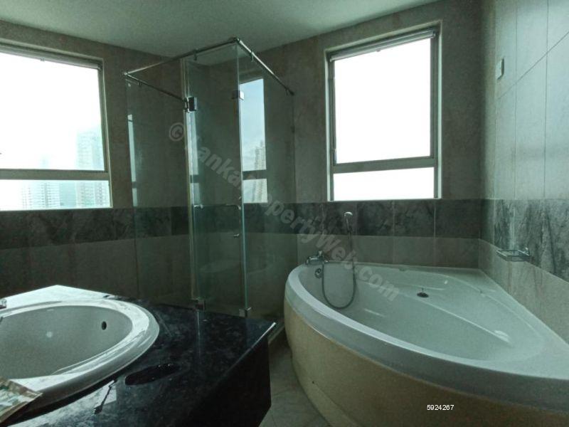 Bathroom - Apartment for rent in Colombo 3